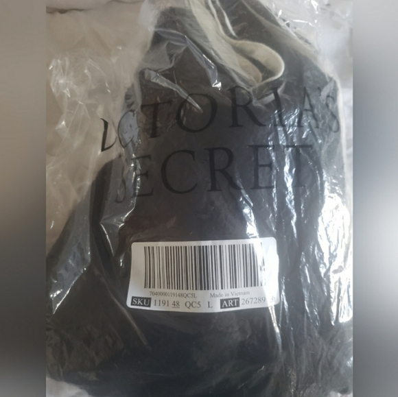 Victoria's Secret cropped fleece pullover top - Picture 2 of 5